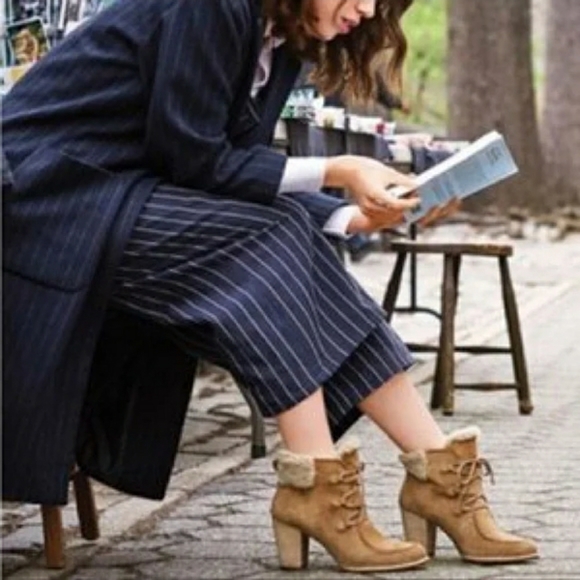 UGG Australia Analise Lace Up Heeled Boots Size 8.5 - Picture 3 of 16